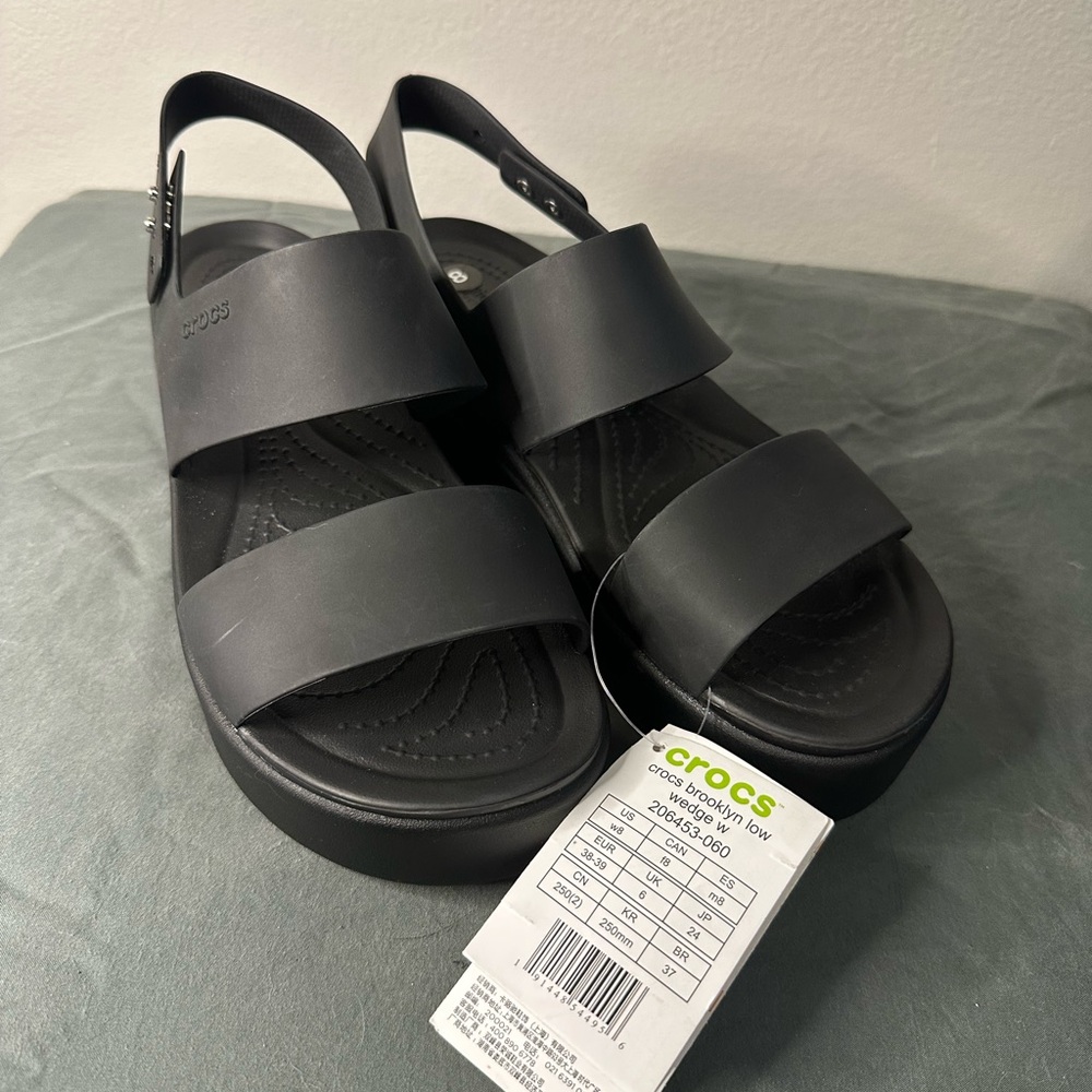 CROCS Black Platform Sandals sz 8 BROOKLYN low wedge